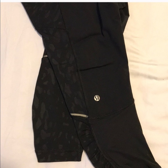 lululemon athletica cropped leggings with pockets - Picture 8 of 8